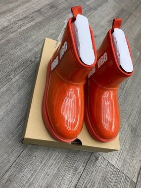 UGG Women’s Classic Clear Mini LFL Boots New With Tags